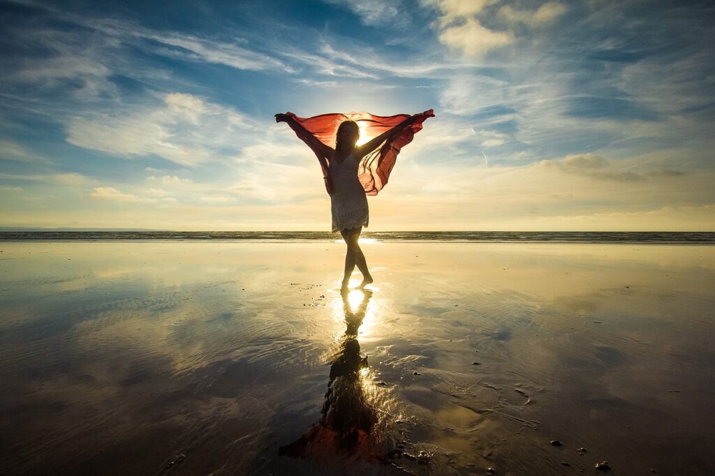 silhouette, a woman, sunset-1746389.jpg